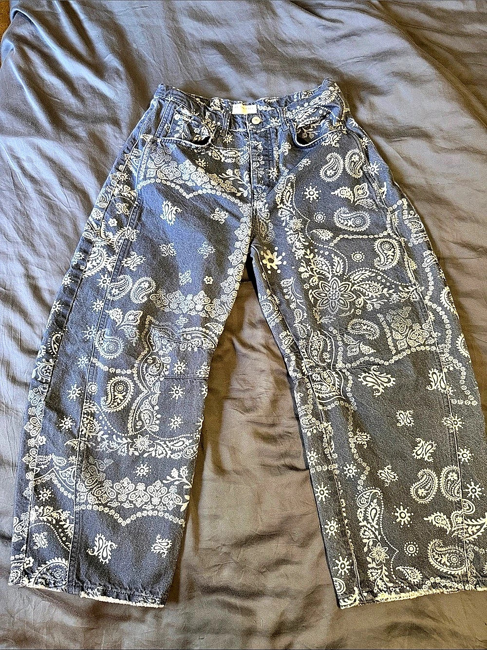 We The Free Good Luck Printed Barrel Jeans Like New - Picture 2 of 5